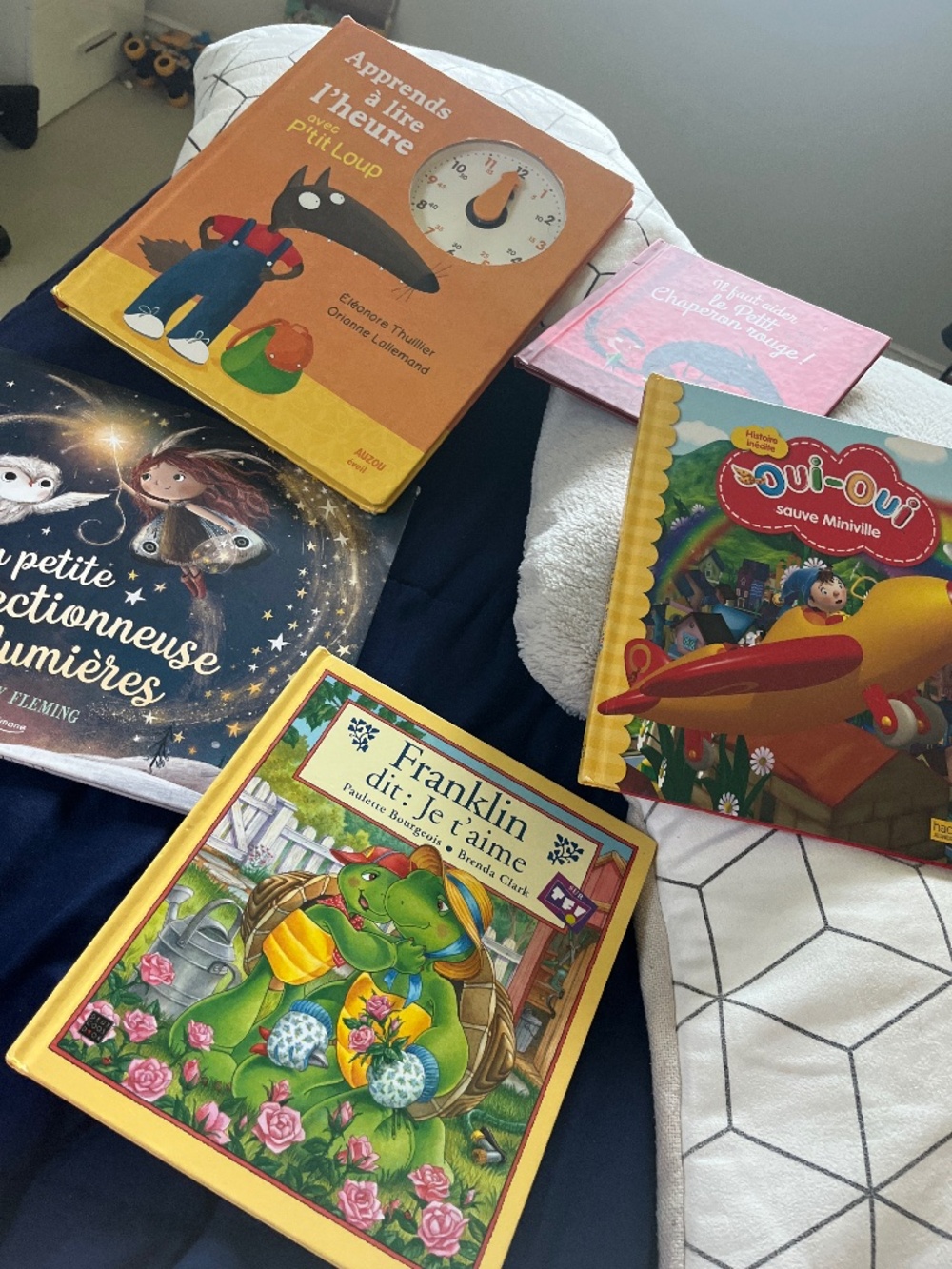 Set of 5 French books for kids